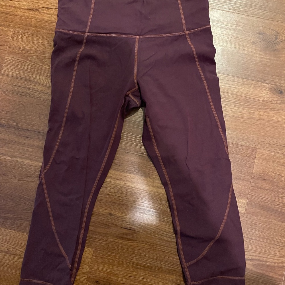 Athleta cropped leggings, size medium, maroon color